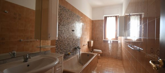 4 bedrooms Apartment in Alessandria, Italy No. 168384 18