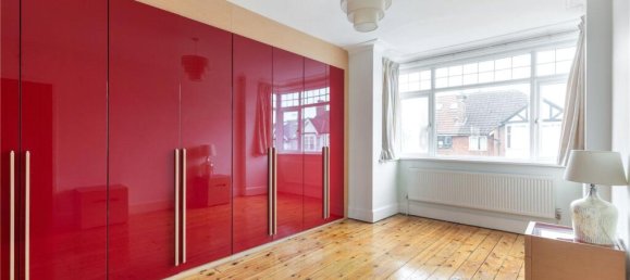 3 bedrooms House in Finchley, United Kingdom No. 3624 9