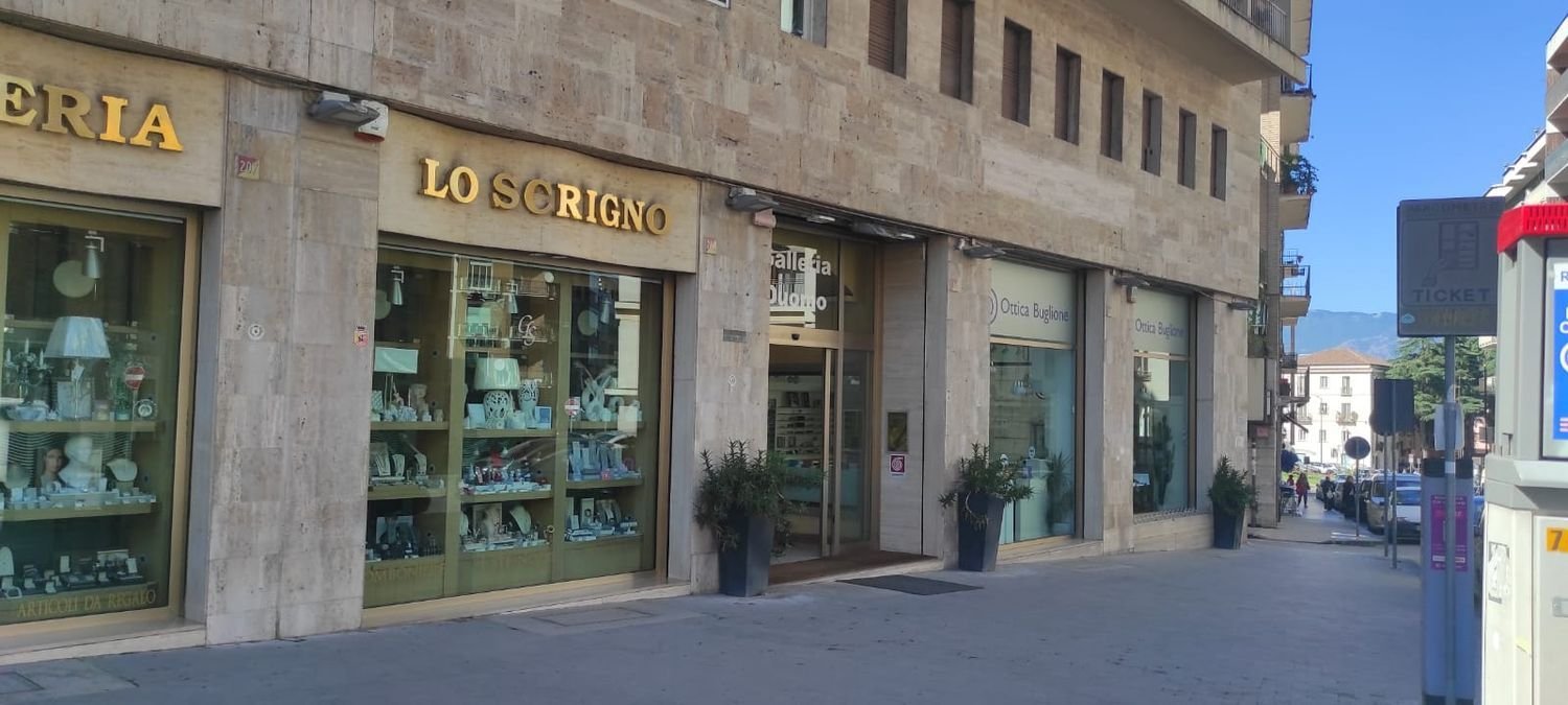 140m² Commercial property in Benevento, Italy No. 88372