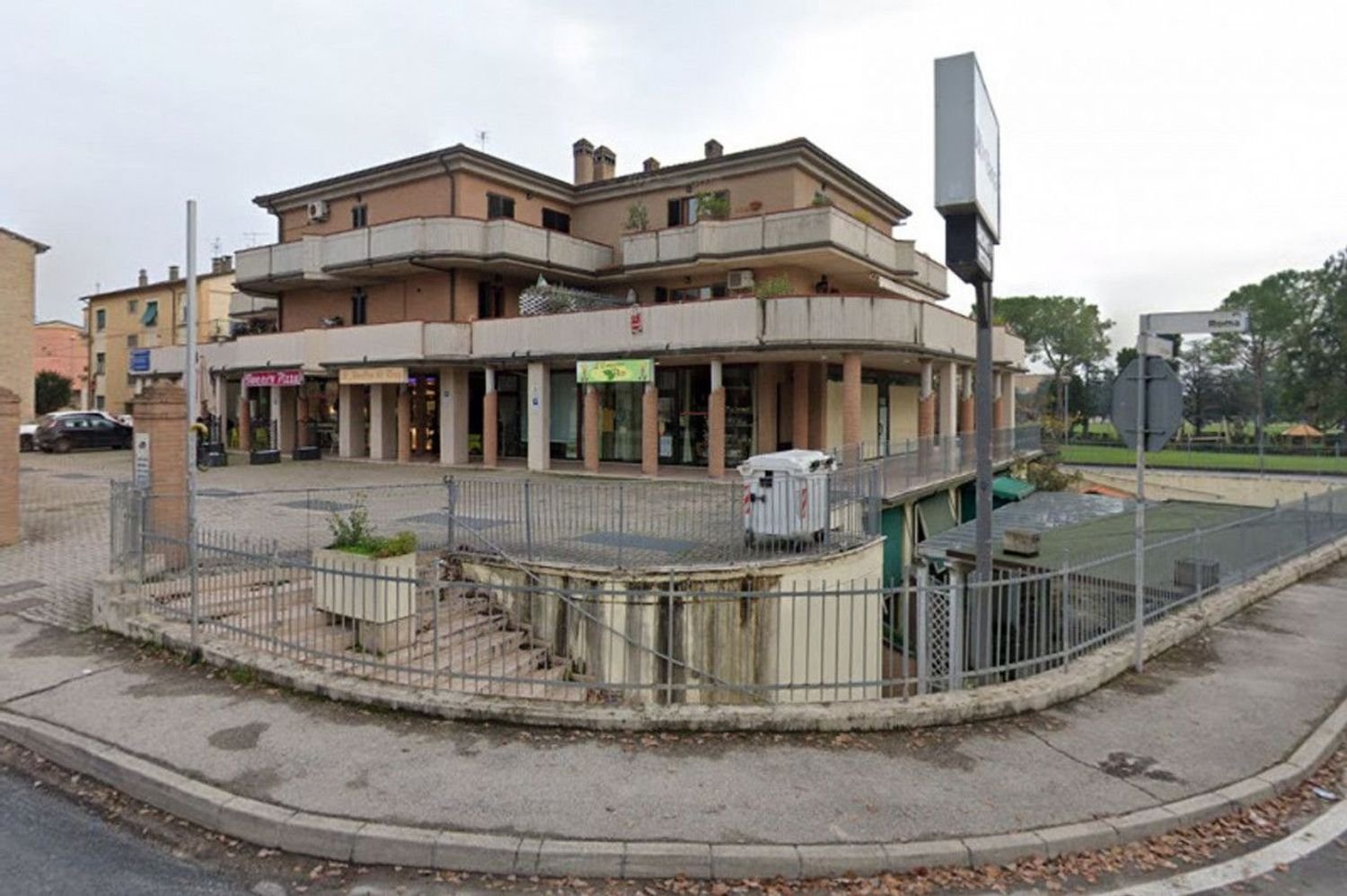 2 rooms Commercial property in Montecosaro, Italy No. 111825