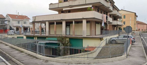 2 rooms Commercial property in Montecosaro, Italy No. 111825 2