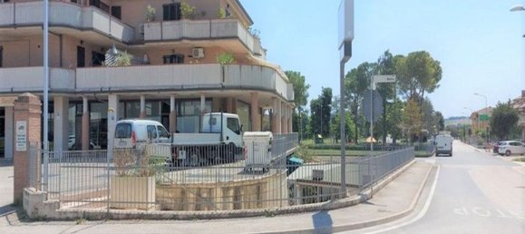 2 rooms Commercial property in Montecosaro, Italy No. 111825 17