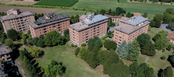 2 rooms Apartment in Modena, Italy No. 295673 2