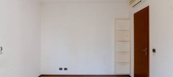 2 rooms Apartment in Modena, Italy No. 295673 12