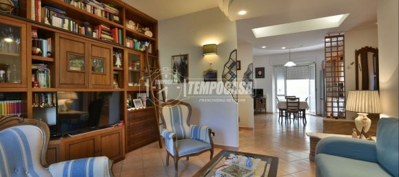 5 غرف نوم شقة في Osimo, Italy رقم 369975 3