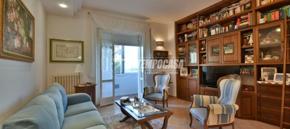 5 غرف نوم شقة في Osimo, Italy رقم 369975 2