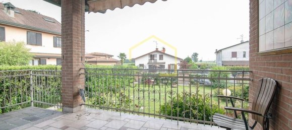 Вилла с 3 спальнями в Джуссаго, Италия № 332158 24