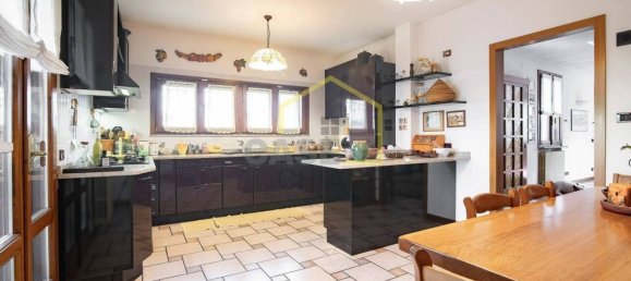 Вилла с 3 спальнями в Джуссаго, Италия № 332158 15