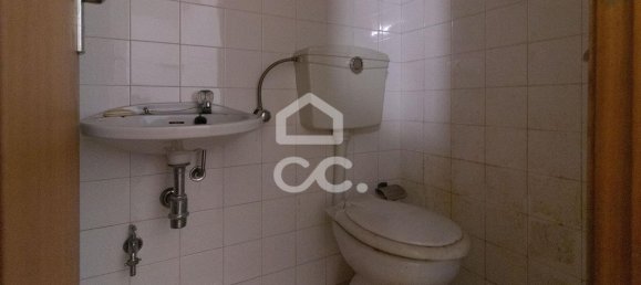 36m² Commercial property in Guimaraes, Portugal No. 36398 3