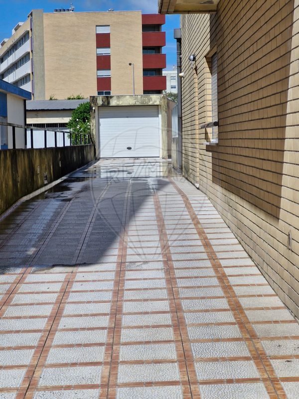 Garage à Rio Tinto, Portugal 19m² No. 46988