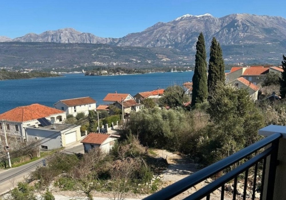 3 bedrooms Apartment in Tivat, Montenegro No. 1843