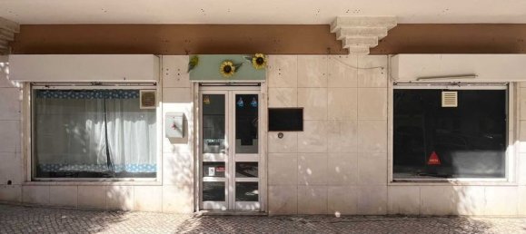 40m² Commercial property in Rio de Mouro, Portugal No. 273951 2