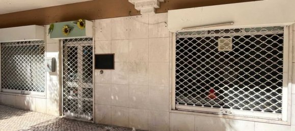 40m² Commercial property in Rio de Mouro, Portugal No. 273951 3