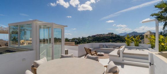 3 bedrooms Penthouse in La Quinta, Spain No. 176215 2