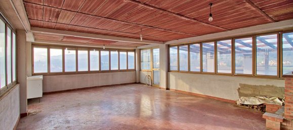 4-salle Appartement à San Giovanni Valdarno, Italy No. 223331 10