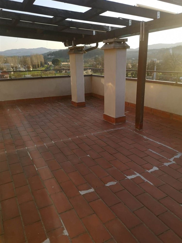 4-salle Appartement à San Giovanni Valdarno, Italy No. 223331