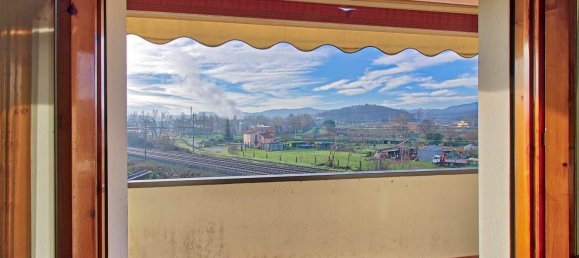 4-salle Appartement à San Giovanni Valdarno, Italy No. 223331 8