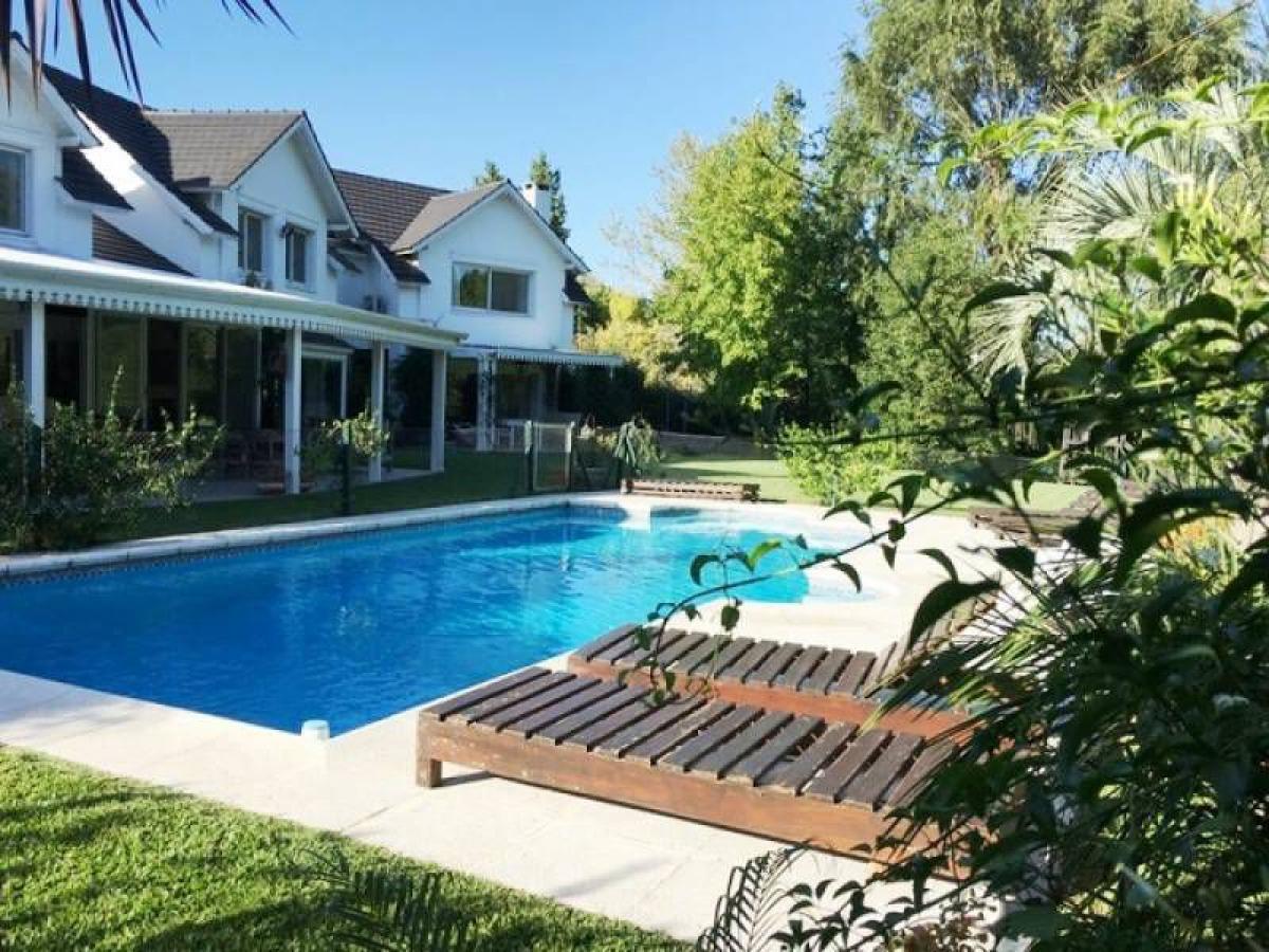 Casa de 6 dormitorios en Pilar, Argentina No. 19107