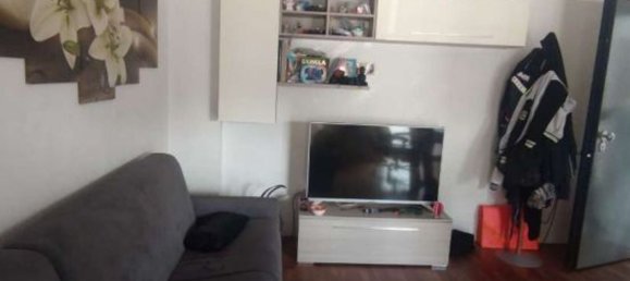 Apartamento de 3 divisões em Garbagnate Milanese, Italy N.º 6869 2