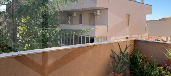 Apartamento de 2 dormitorios en Castellana Grotte, Italy No. 29282 22