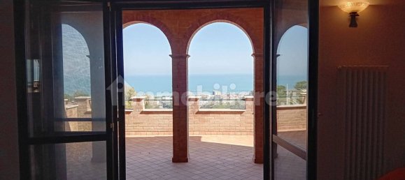 2 chambres Maison à Roseto degli Abruzzi, Italy No. 252172 5