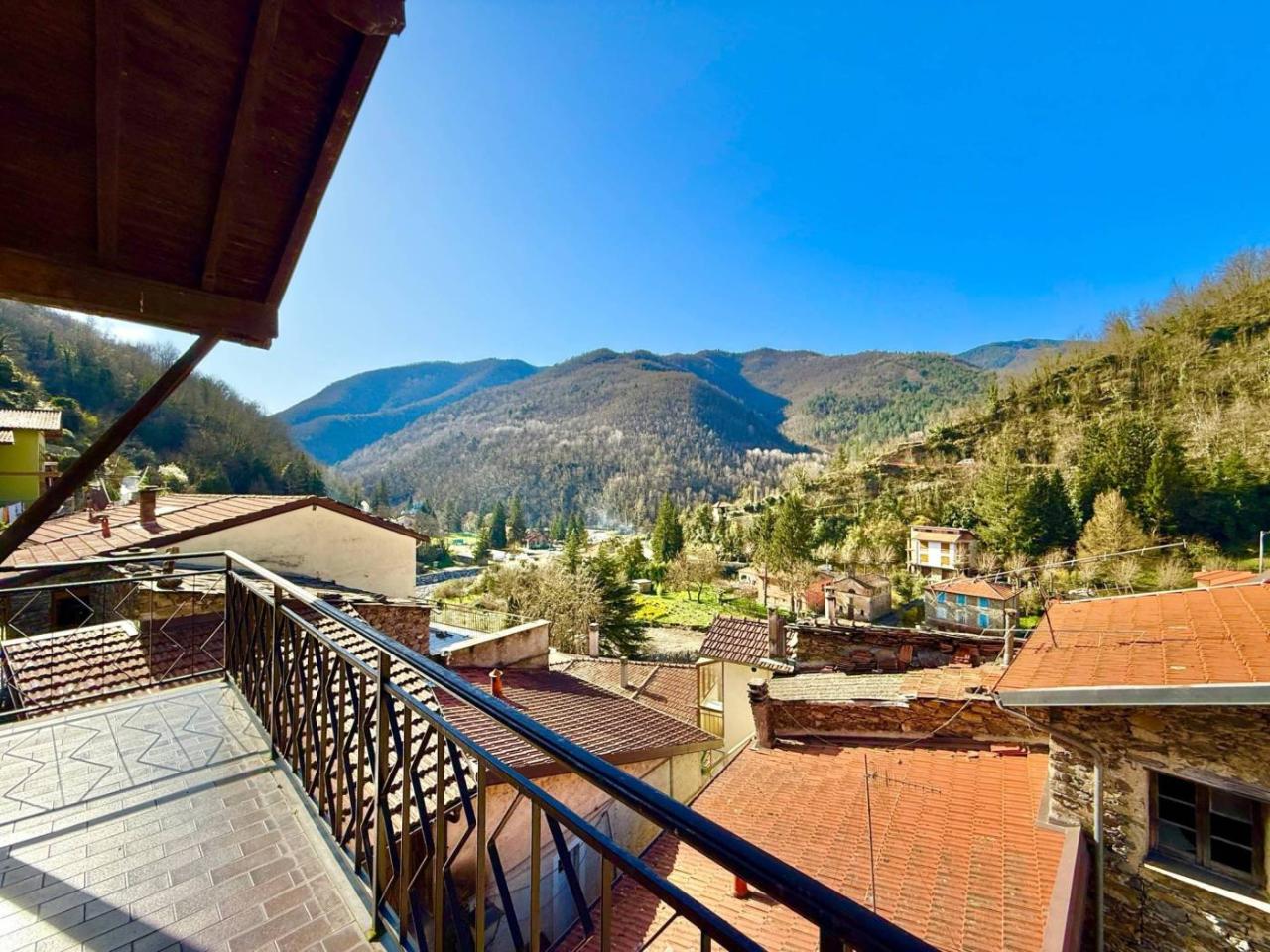 5 rooms House in Molini di Triora, Italy No. 37311