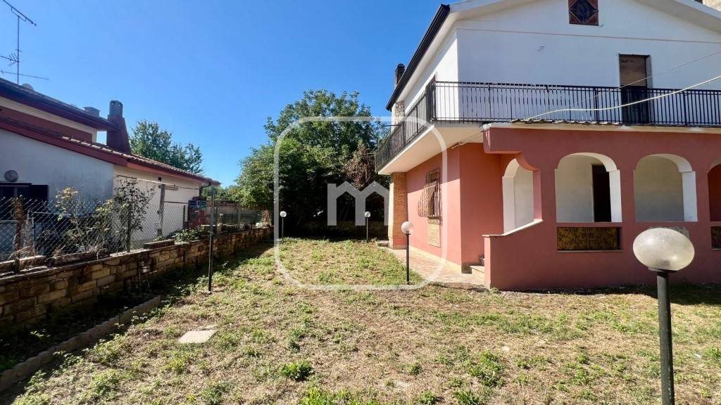 3 Schlafzimmer Villa in San Cesareo, Italy, Nr. 340305