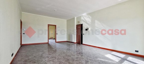 3 rooms Apartment in L'Aquila, Italy No. 167996 4
