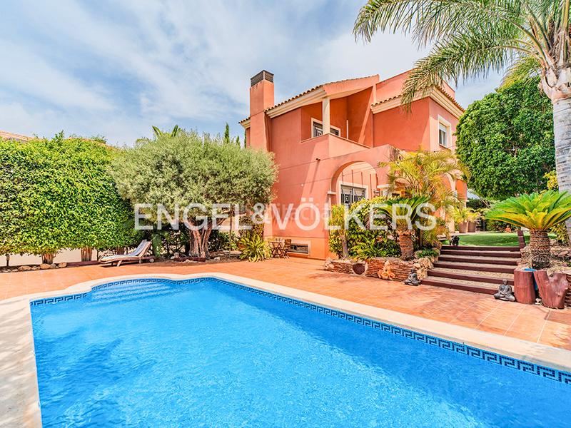 4 bedrooms House in Alicante, Spain No. 139824
