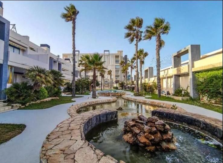 Apartamento de 2 dormitorios en Torrevieja, Spain No. 97657