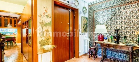 5 bedrooms Apartment in Rome, Italy No. 198052 3