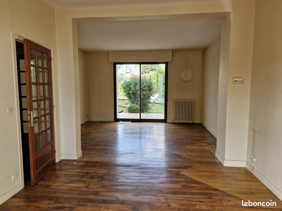 Casa de 3 dormitorios en Limoges, France No. 293994