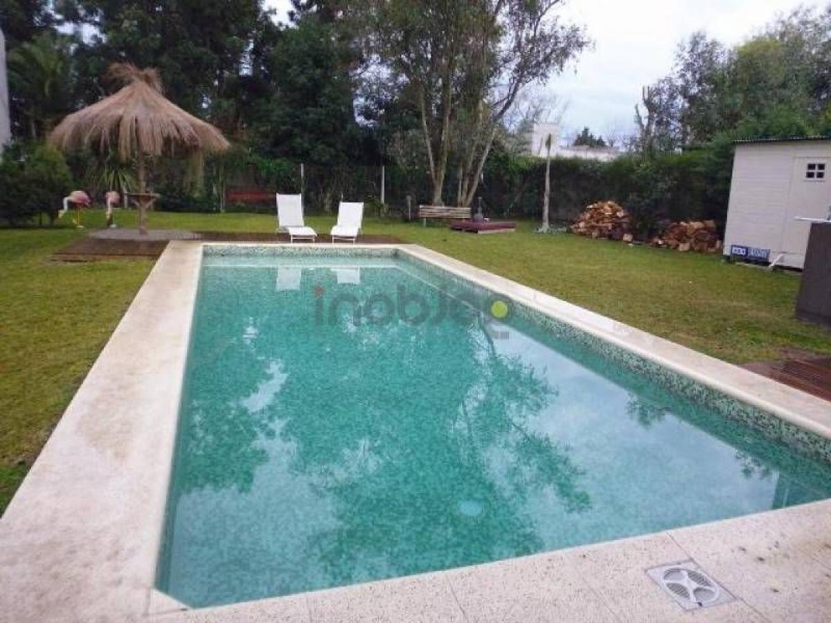 2 bedrooms House in Berazategui, Argentina No. 87037