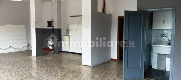 Коммерческая недвижимость с 2 комнатами в Бергамо, Италия № 110217 4