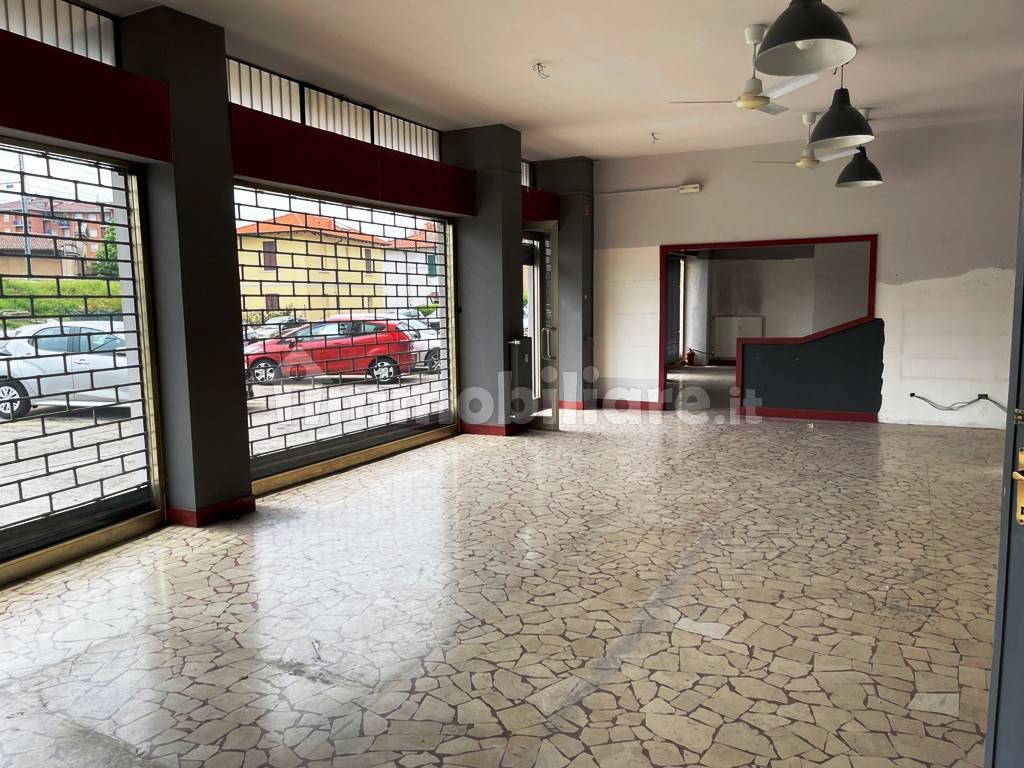 Коммерческая недвижимость с 2 комнатами в Бергамо, Италия № 110217