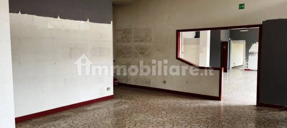 Коммерческая недвижимость с 2 комнатами в Бергамо, Италия № 110217 12