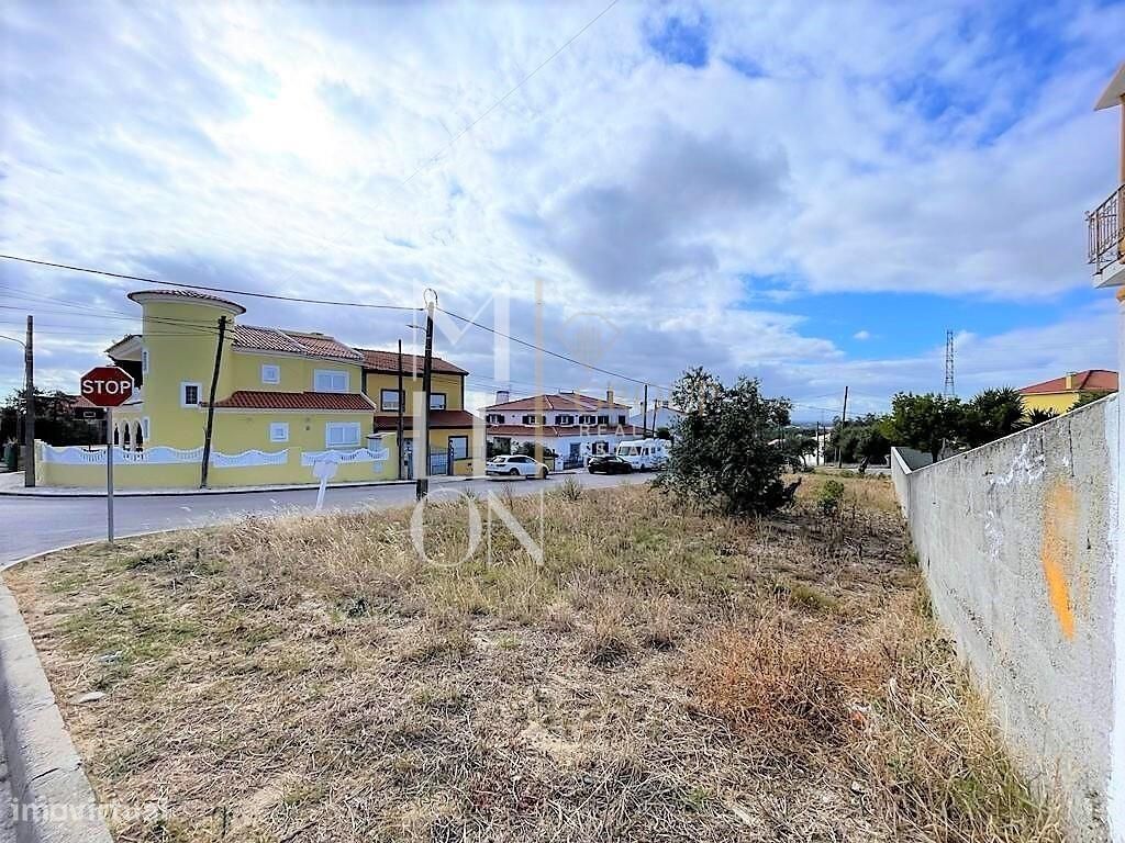 334m² Land in Palmela, Portugal No. 43661