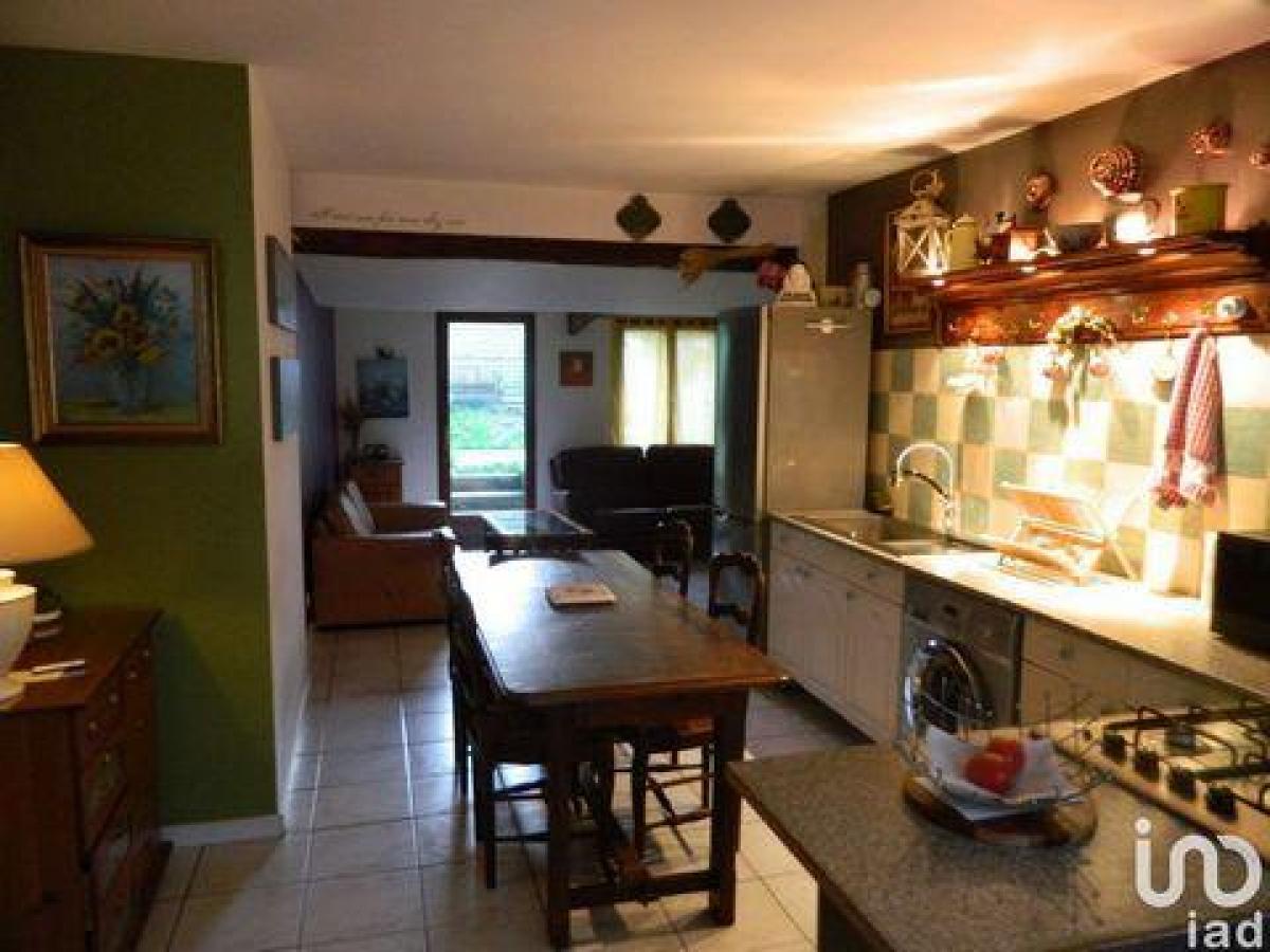3 bedrooms House in Chartres, France No. 8095
