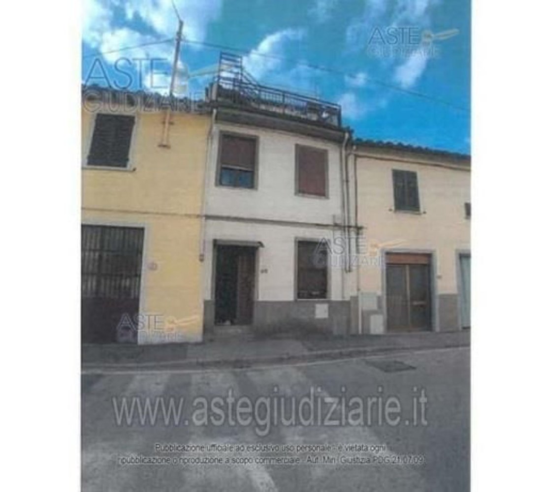 7 rooms Apartment in Prato, Italy No. 188556