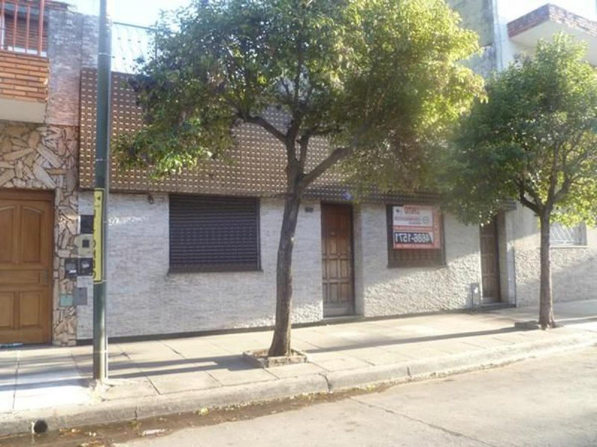 Casa de 3 dormitorios en Buenos Aires, Argentina No. 102792