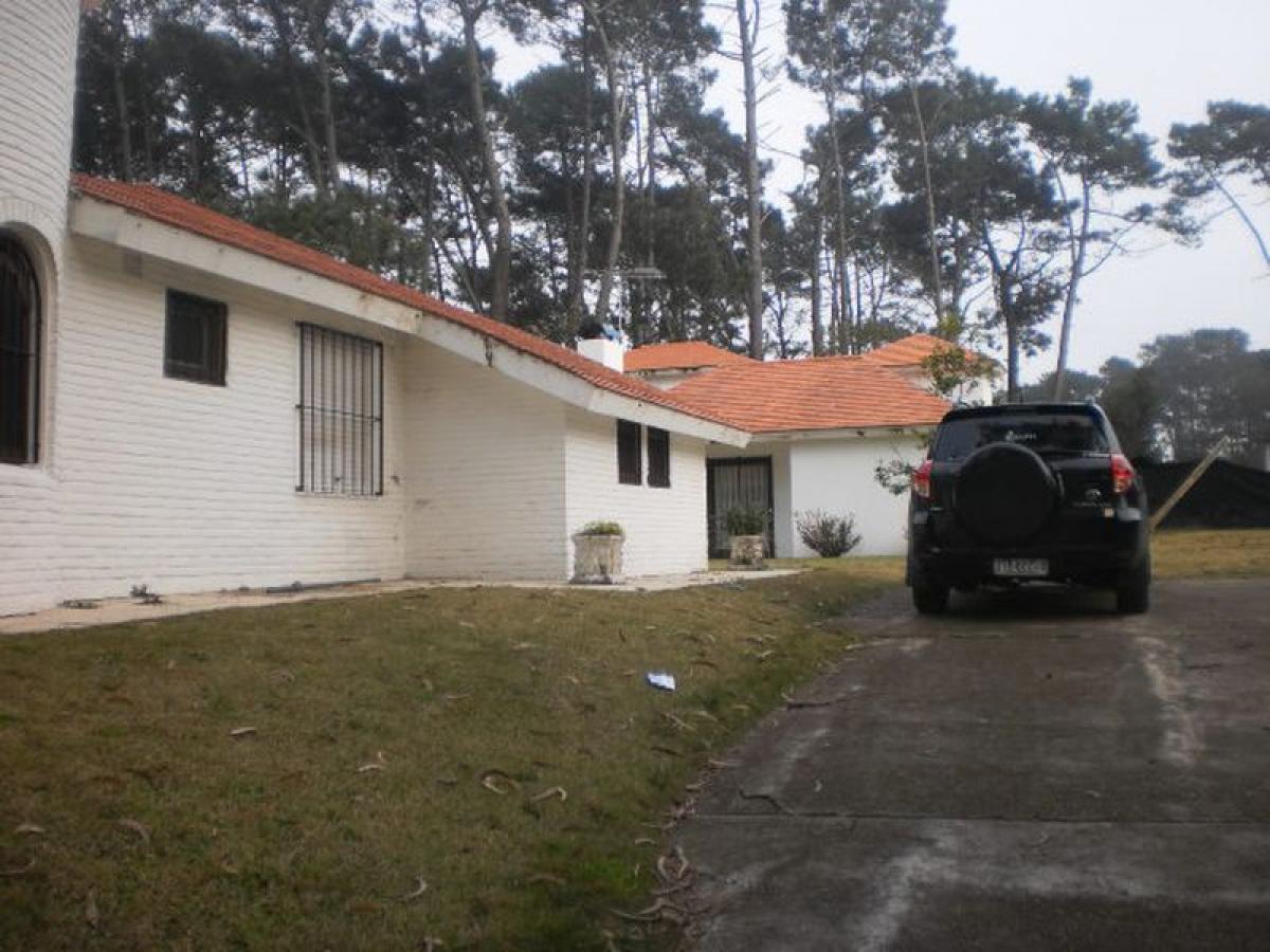 6 bedrooms House in Maldonado, Uruguay No. 12162
