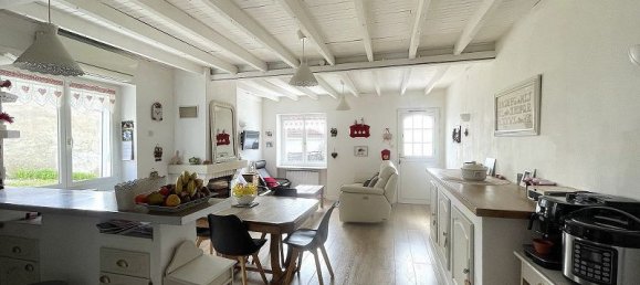 3 bedrooms House in Montchal, France No. 198571 3