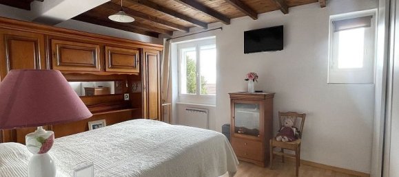 3 bedrooms House in Montchal, France No. 198571 7