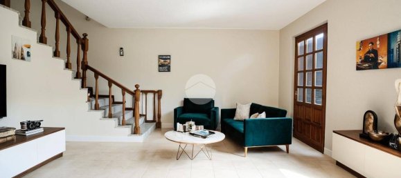 2 bedrooms House in Magenta, Italy No. 307895 2