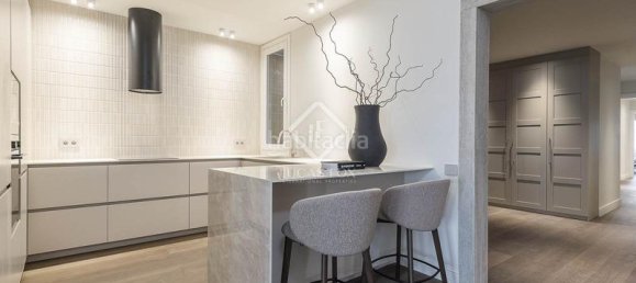 3 Schlafzimmer Wohnung in Eixample, Spain, Nr. 42322 2