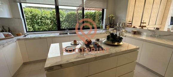 6 bedrooms Villa in Dubai, UAE No. 23821 9