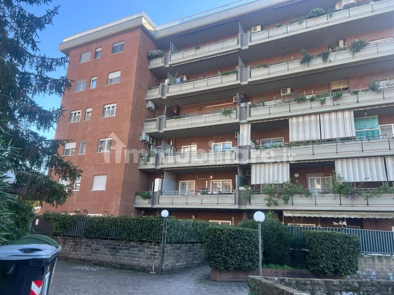 3 bedrooms Apartment in Rome, Italy No. 14311