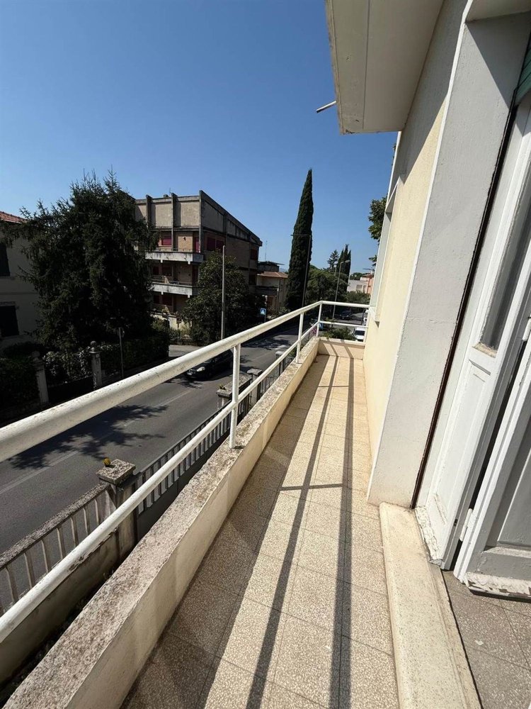 5 rooms Apartment in Foligno, Italy No. 306854