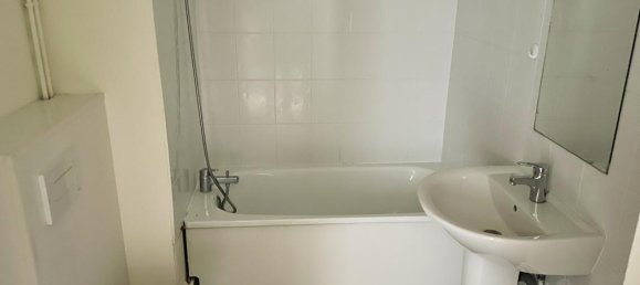 Studio in Amiens, France, Nr. 45695 3