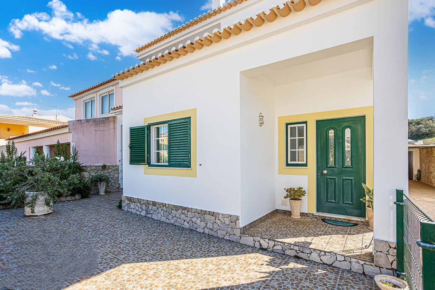 Casa de 3 dormitorios en Mexilhoeira Grande, Portugal No. 85256